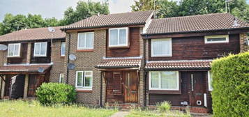 Flat to rent in Willowmead Close, Horsell, Woking GU21