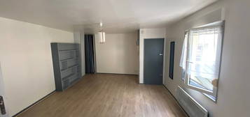 Studio  à louer, 1 pièce, 28 m², Étage 1/2