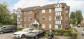 Flat for sale in Woodgate Drive, London SW16