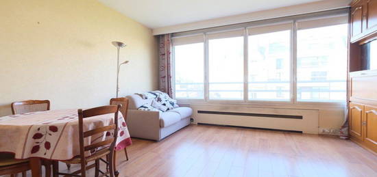 Studio meublé  à louer, 1 pièce, 32 m², Étage 6/–