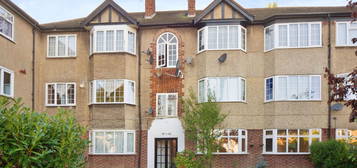 Flat for sale in Beresford Gardens, Enfield EN1