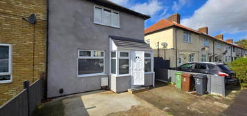 4 bedroom semi-detached house to rent