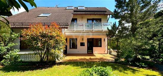 VON POLL - BAD HOMBURG: Freistehendes Einfamilienhaus mit viel Potenzial