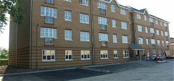 Flat to rent in Aylward Drive, Stevenage SG2