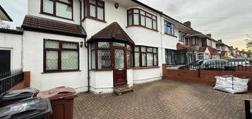 5 bedroom semi-detached house to rent