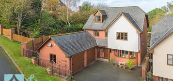 5 bed detached house for sale