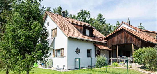 Haus zum Verlieben in naturnaher Lage direkt am Waldrand