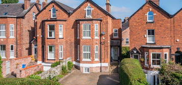 5 bedroom semi-detached house for sale