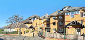 Flat for sale in Queens Road, Cowes PO31