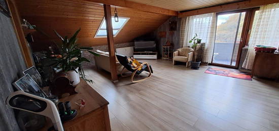 Gemütliche 3-Zimmer-Dachgeschosswohnung in idyllischer Waldrandla