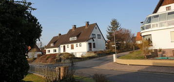 Großzügiges Familienhaus mit Garten und Garage in rühiger Lage