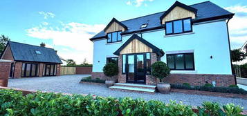 4 bedroom detached house to rent