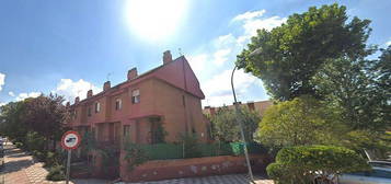 Casa en Velilla de San Antonio