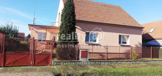 Rodinný dům, 76 m² + 597 m² pozemek, Veleň