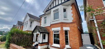 4 bed detached house to rent