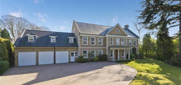 6 bedroom detached house