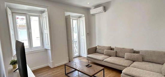 Arrendamento de Apartamento T2  na rua professor José, 30