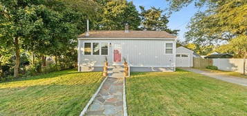 28 Springer Ave, Tiverton, RI 02827