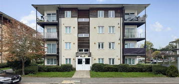 Flat for sale in Blackburn Way, Hounslow TW4