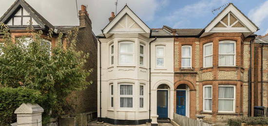 Flat for sale in Oaklands Road, London W7