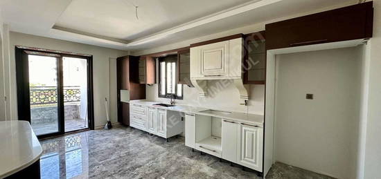 BERKE'den GÜNGÖR CAD. ULTRALÜKS 3+1 SATILIK DAİRE