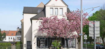 Charmantes Mehrfamilienhaus mit 2 modernen Gewerbeeinheiten & 2 Wohnungen.