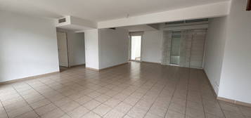 TYPE 4 EN DUPLEX DANS LE QUARTIER MERMOZ / PRADO