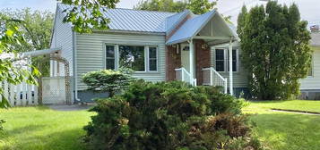518 S 4th Ave W, Brooks, AB T1R 0B3