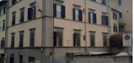 Quadrilocale all'asta in via Senese, 27