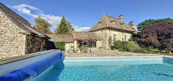 Magnifique propriété en pierre au calme avec gîte, dépendance, garage et  piscine