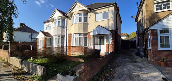 Semi-detached house to rent in Great West Road, Isleworth TW7