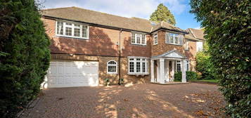 5 bed detached house for sale