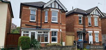 6 bedroom detached house