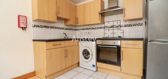 4 bed flat to rent