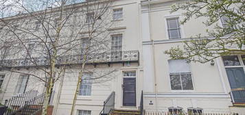 Flat to rent in Leam Terrace, Leamington Spa CV31