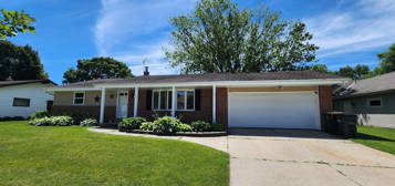 1231 Highlandview Dr, West Bend, WI 53095