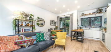 Flat for sale in Dalberg Road, London SW2