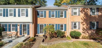 8317 Uxbridge Ct, Springfield, VA 22151