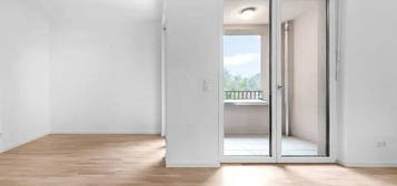 --frisch renovierte Wohnung mit Balkon und Garage--