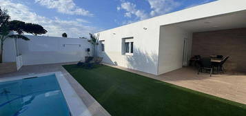 Casa en calle Isla de Hierro en Las Lagunas - Campano, Chiclana de la Frontera