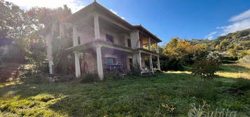 Villa Grezza con ampio terreno