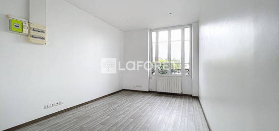 Appartement  à louer, 4 pièces, 3 chambres, 63 m²