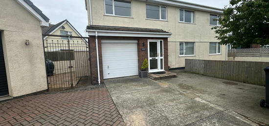 3 bed semi-detached house to rent