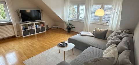 Geräumige 2-Zimmer-Dachgeschesswohnung mit ca. 47 qm ab 01.02.25 zu vermieten!!