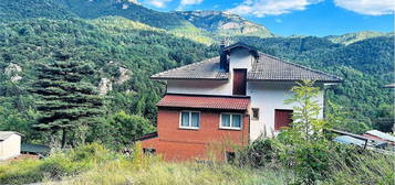 Casa bifamiliare vicino al centro di Ormea