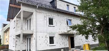 Attraktive, barrierefreie & großzügige Dachgeschoss-Wohnung mit Aufzug im ERSTBEZUG zu vermieten!