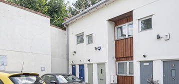 3 bed mews to rent