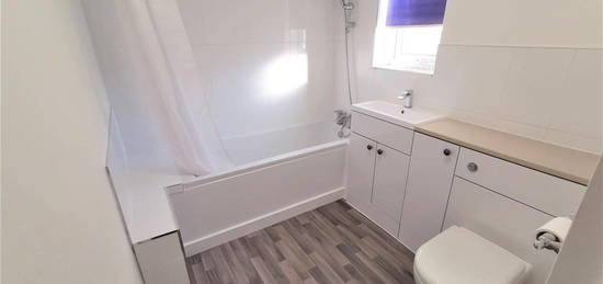 Flat to rent in Longbanks, Harlow, Essex CM18