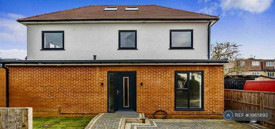 3 bedroom detached house