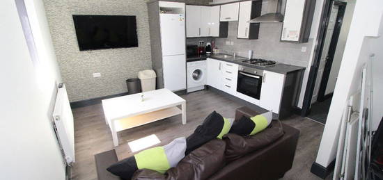 3 bed flat to rent